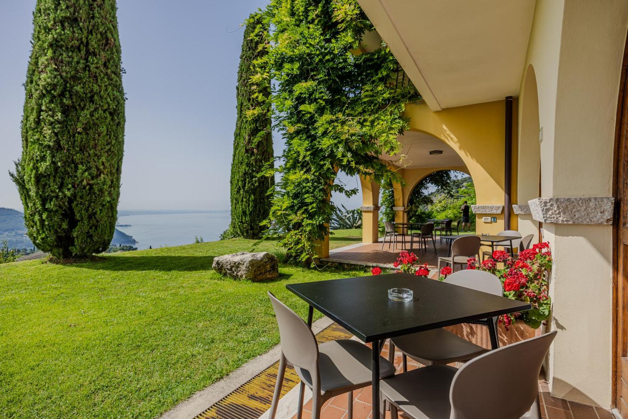 Residence San Michele Costermano Exterior photo